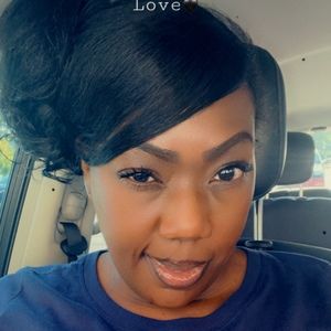 Meet your Posher, Demetria